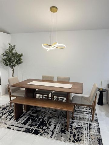 8455 NW 190th Terrace, Hialeah, FL 33015