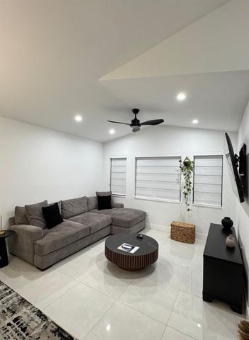 8455 NW 190th Terrace, Hialeah, FL 33015