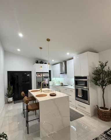 8455 NW 190th Terrace, Hialeah, FL 33015