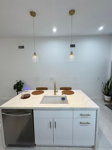 8455 NW 190th Terrace, Hialeah, FL 33015