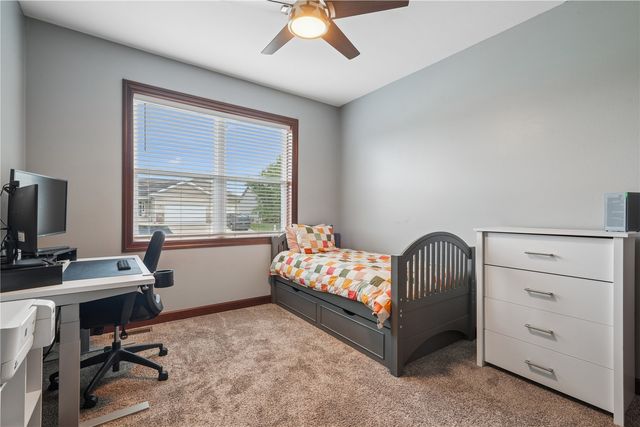 716 Tiburan Lane NE, Cedar Rapids, IA 52402
