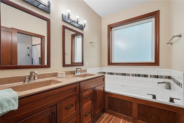 716 Tiburan Lane NE, Cedar Rapids, IA 52402