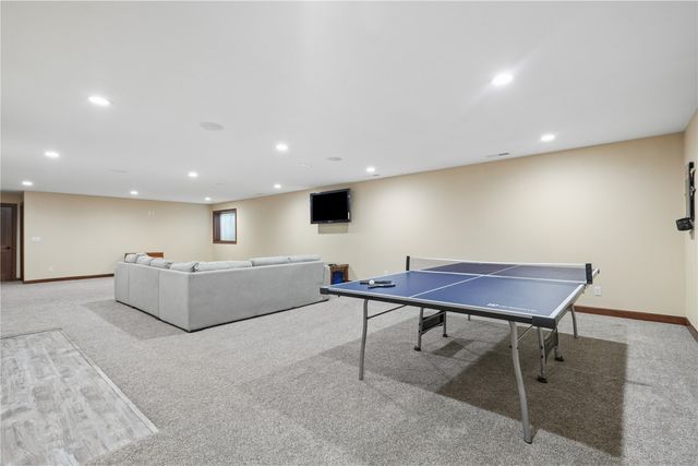 716 Tiburan Lane NE, Cedar Rapids, IA 52402