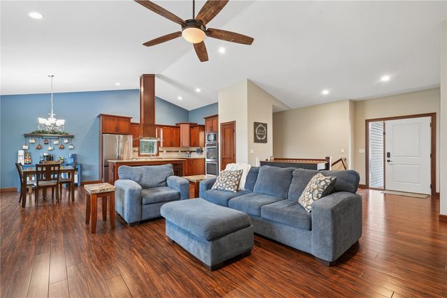 716 Tiburan Lane NE, Cedar Rapids, IA 52402