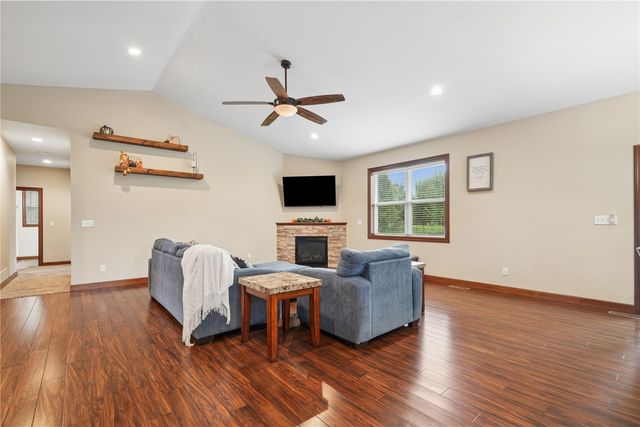 716 Tiburan Lane NE, Cedar Rapids, IA 52402