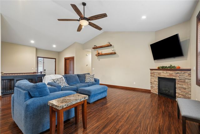 716 Tiburan Lane NE, Cedar Rapids, IA 52402