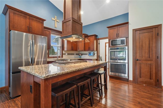 716 Tiburan Lane NE, Cedar Rapids, IA 52402