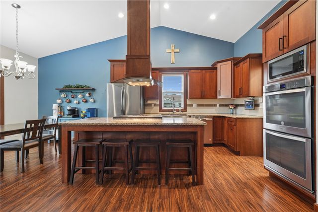 716 Tiburan Lane NE, Cedar Rapids, IA 52402
