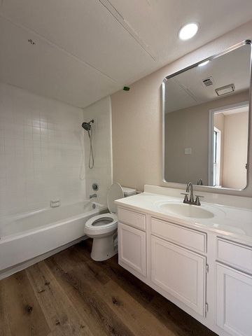 7126 Holly Hill Drive 210, Dallas, TX 75231