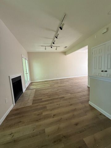 7126 Holly Hill Drive 210, Dallas, TX 75231