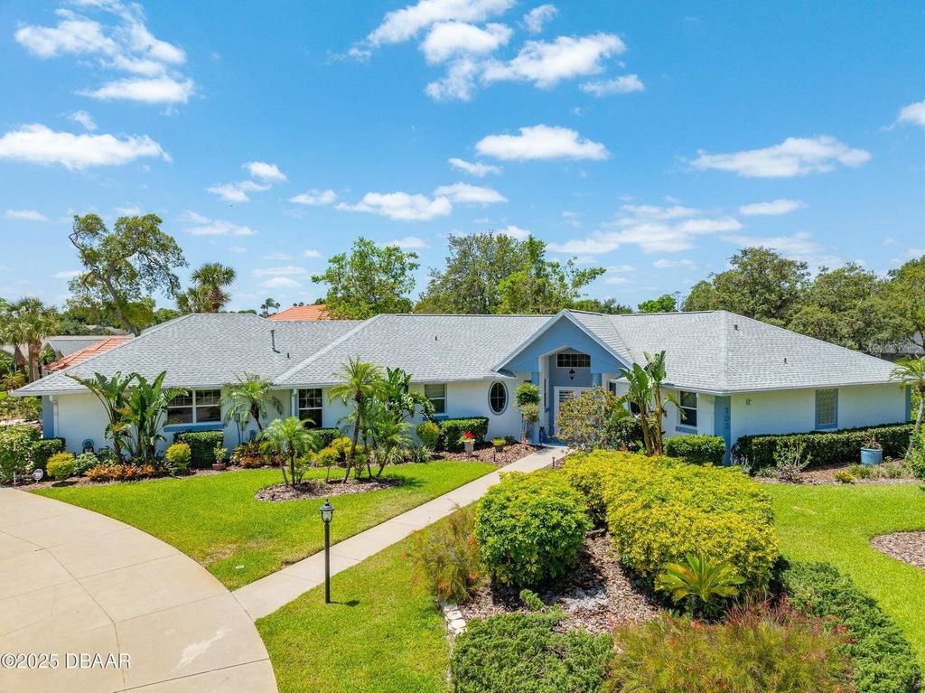 Image 9 of property listing at 203 PRESTWICK DRIVE, New Smyrna Beach, FL 32168