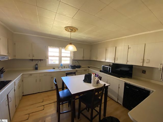 2886 Harris Bridge Road, Woodruff, SC 29388