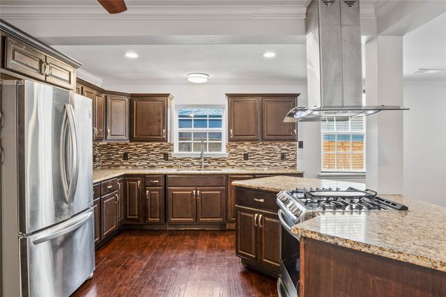 3338 Falls Drive, Dallas, TX 75211