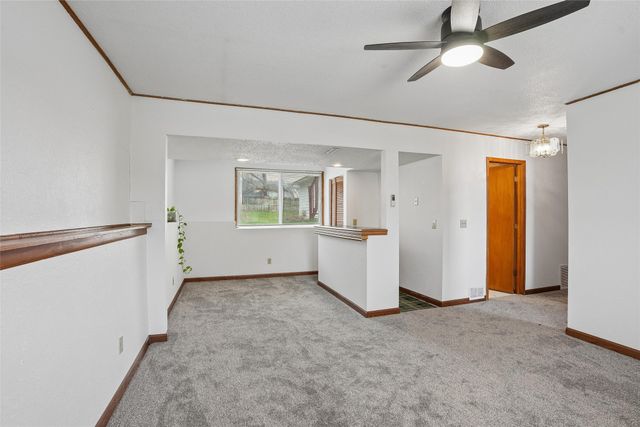 2446 SE 18th Court, Des Moines, IA 50320