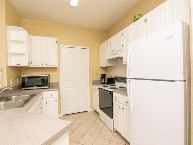 5815 LEGACY CRESCENT PLACE 202, Riverview, FL 33578