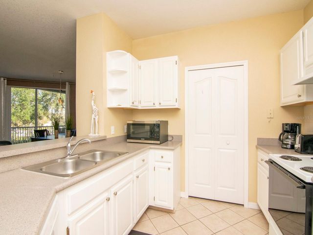 5815 LEGACY CRESCENT PLACE 202, Riverview, FL 33578