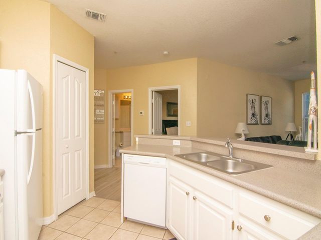 5815 LEGACY CRESCENT PLACE 202, Riverview, FL 33578