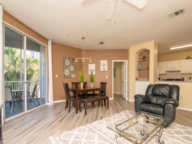 5815 LEGACY CRESCENT PLACE 202, Riverview, FL 33578