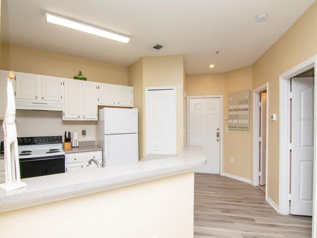 5815 LEGACY CRESCENT PLACE 202, Riverview, FL 33578