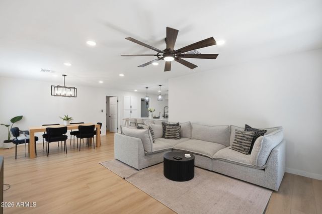 4234 E WINNETKA Drive, Phoenix, AZ 85044