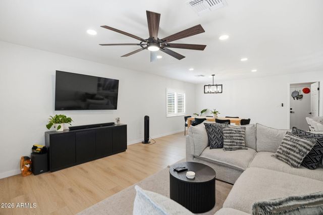 4234 E WINNETKA Drive, Phoenix, AZ 85044