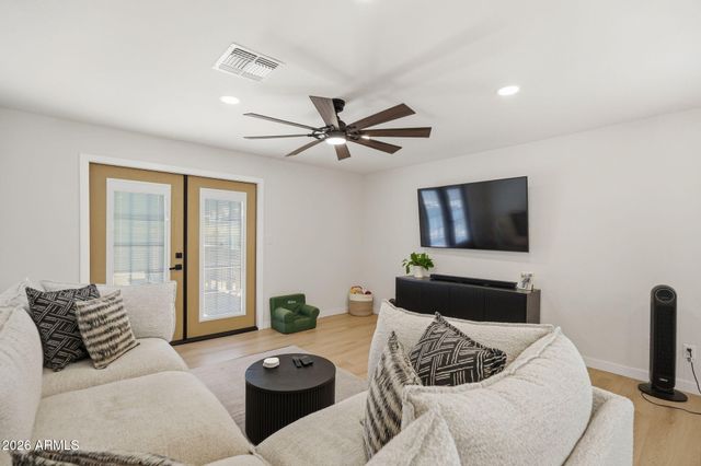4234 E WINNETKA Drive, Phoenix, AZ 85044