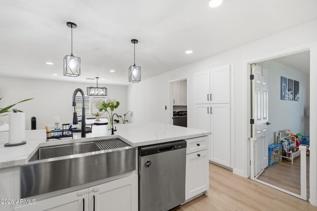 4234 E WINNETKA Drive, Phoenix, AZ 85044