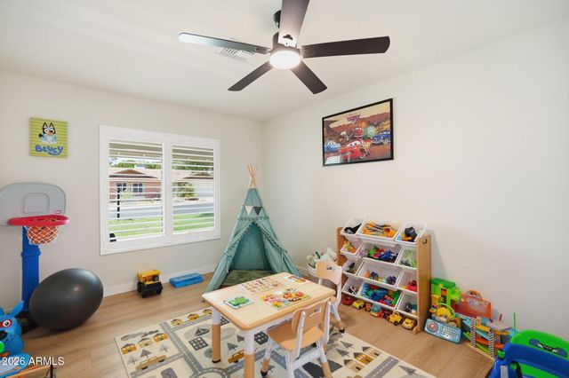 4234 E WINNETKA Drive, Phoenix, AZ 85044