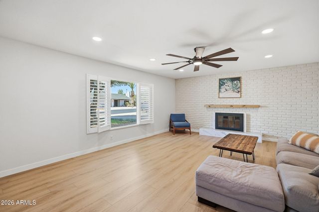4234 E WINNETKA Drive, Phoenix, AZ 85044