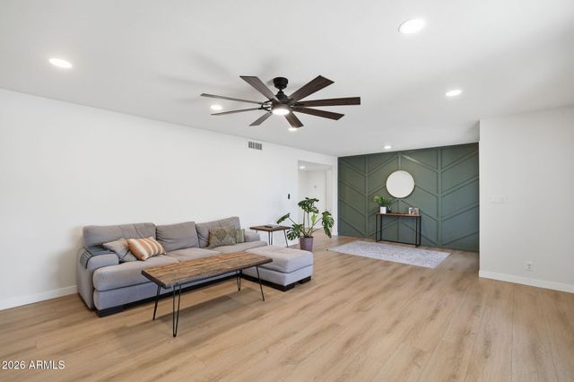 4234 E WINNETKA Drive, Phoenix, AZ 85044