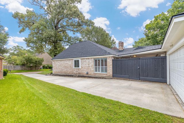 3111 Manor Grove Drive, Kingwood, TX 77345