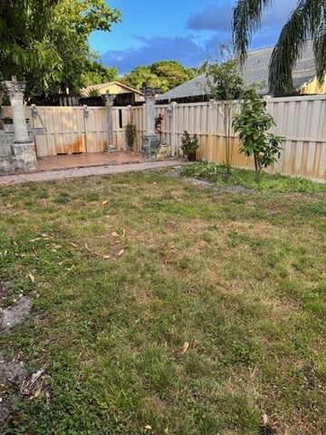 5732 Mels Way, Lake Worth, FL 33463
