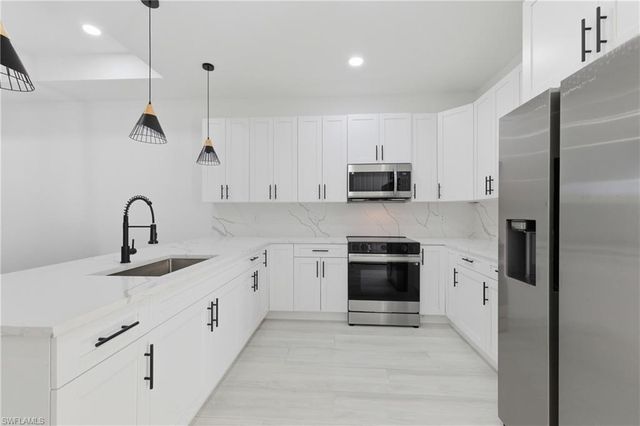 3629 SW Santa Barbara PL, Cape Coral, FL 33914