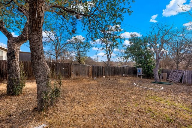 603 N Lewis Ave, Kerrville, TX 78028