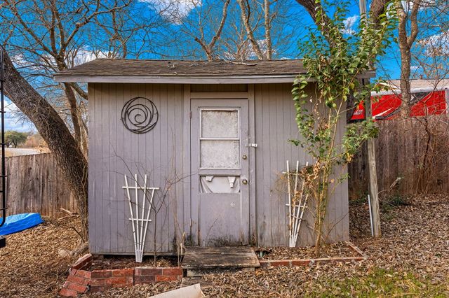 603 N Lewis Ave, Kerrville, TX 78028