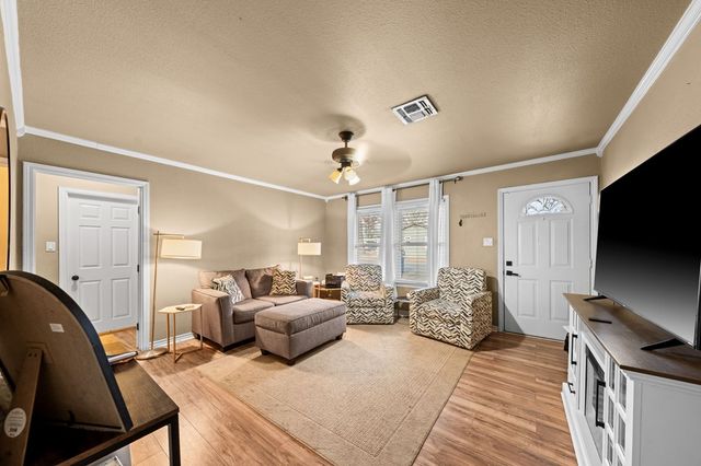 603 N Lewis Ave, Kerrville, TX 78028