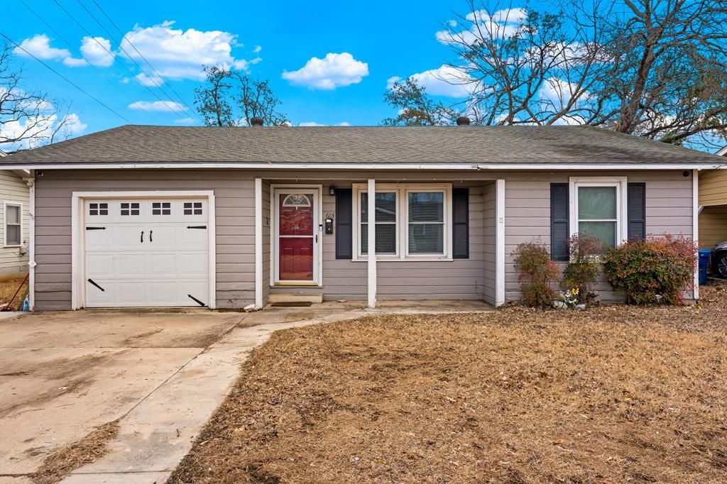603 N Lewis Ave, Kerrville, TX 78028