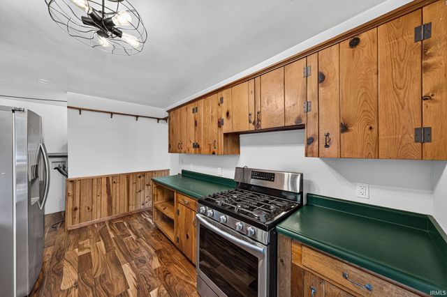 1962 E La Salle Avenue, Mishawaka, IN 46545