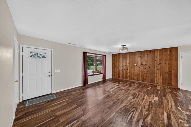 1962 E La Salle Avenue, Mishawaka, IN 46545