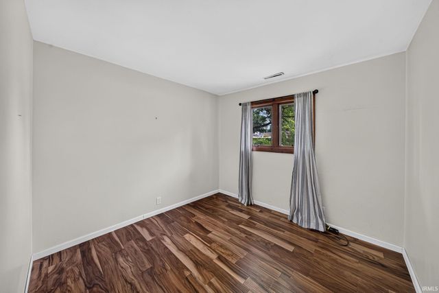 1962 E La Salle Avenue, Mishawaka, IN 46545
