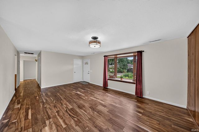 1962 E La Salle Avenue, Mishawaka, IN 46545