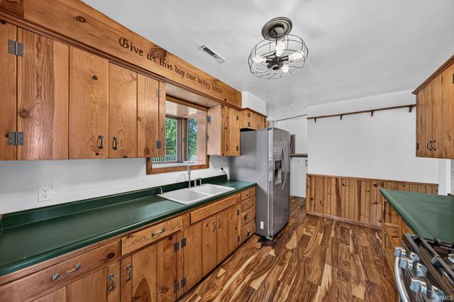 1962 E La Salle Avenue, Mishawaka, IN 46545