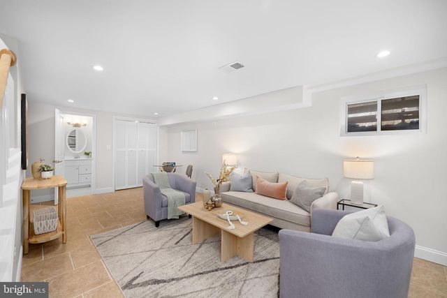 4521 CLAY ST NE, Washington, DC 20019