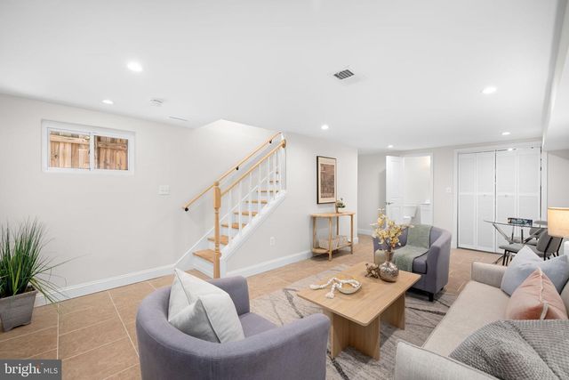 4521 CLAY ST NE, Washington, DC 20019