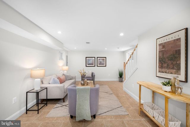 4521 CLAY ST NE, Washington, DC 20019