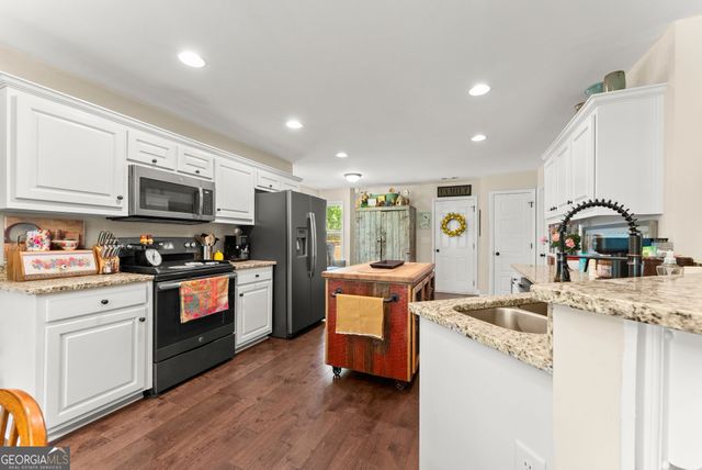 170 Fair Oaks Court, Commerce, GA 30529