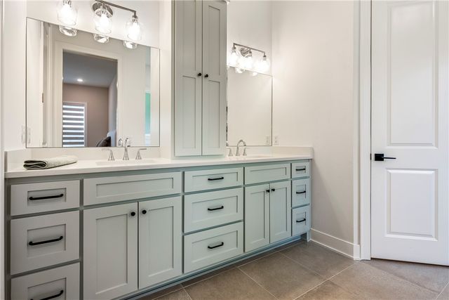 2036 N Dutton Place, Fayetteville, AR 72703