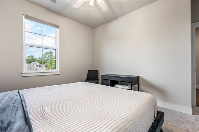 2036 N Dutton Place, Fayetteville, AR 72703