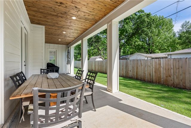 2036 N Dutton Place, Fayetteville, AR 72703