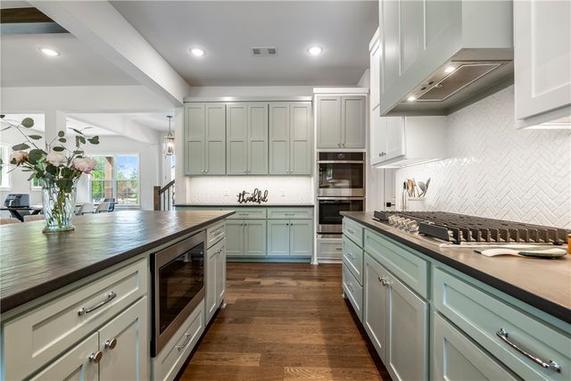 2036 N Dutton Place, Fayetteville, AR 72703